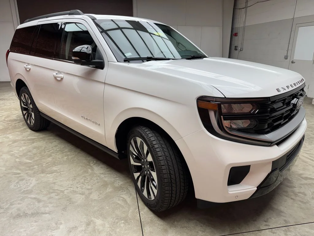New 2027 Star White Metallic Tri-Coat Ford Platinum image 7