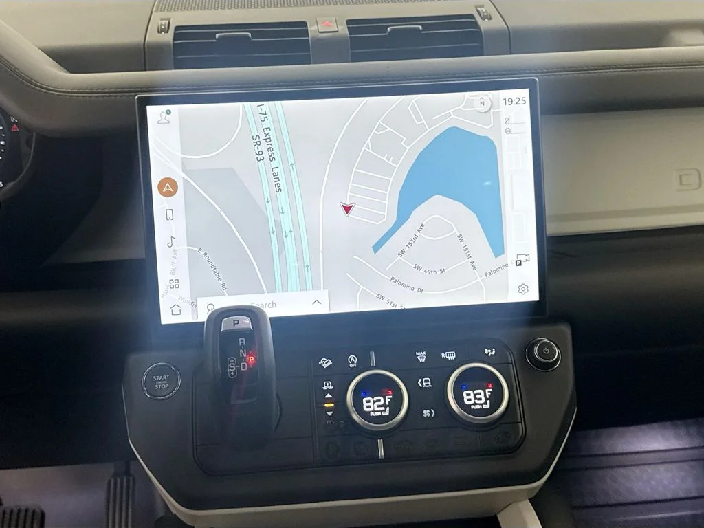 New 2026 Fuji White Land Rover X-Dynamic SE image 15