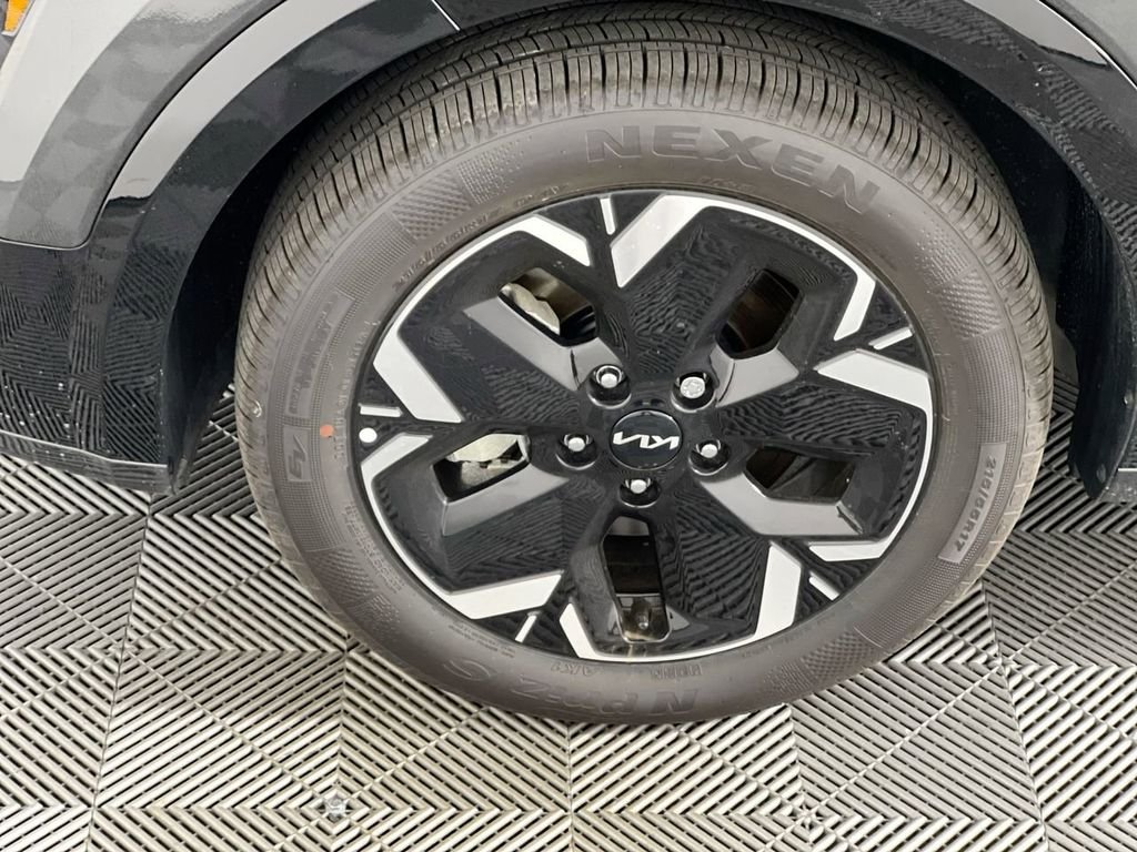 New 2026 Interstellar Gray Kia WIND image 9