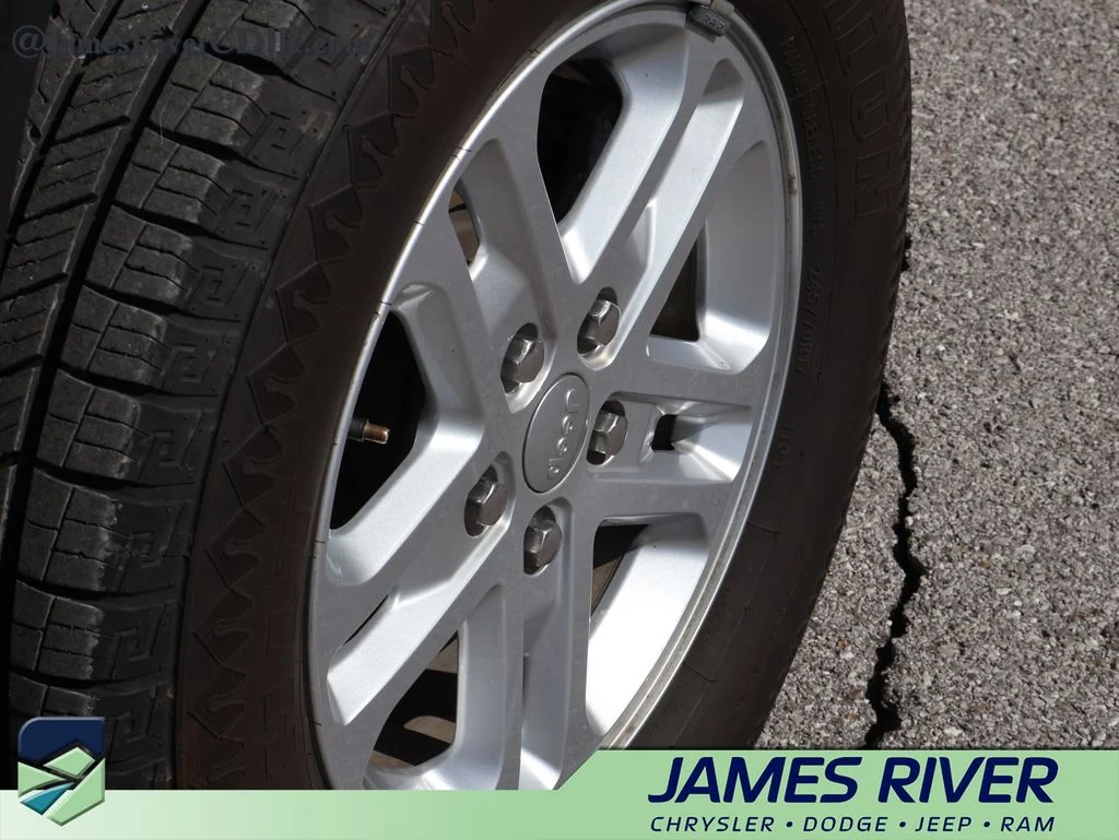 Used 2024 Red Jeep Laredo image 37