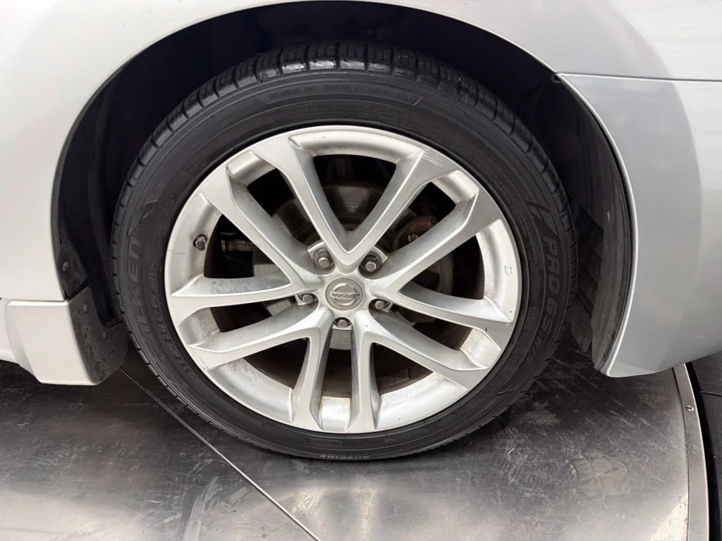 Used 2009 Silver Nissan 3.5 SE image 7