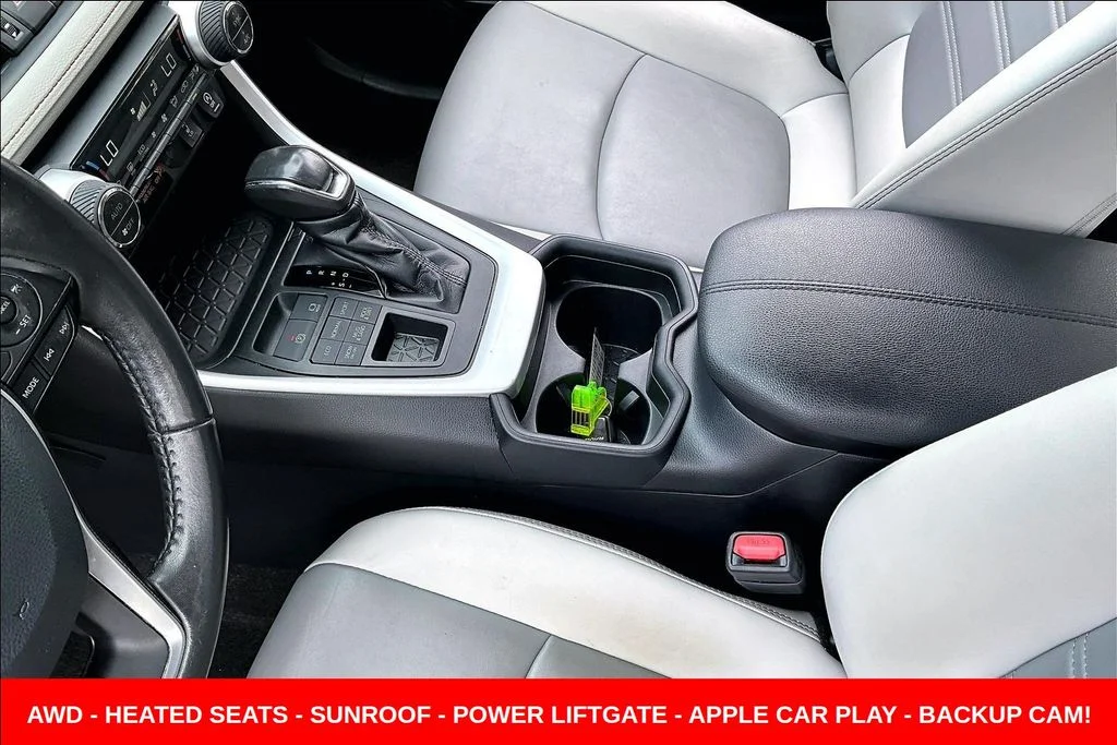 Used 2020 Gray Toyota XLE Premium image 18