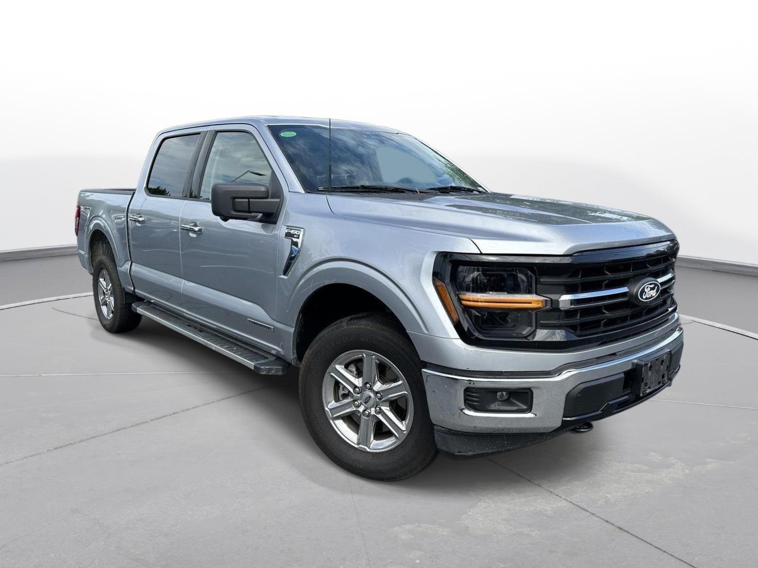 Used 2024 Iconic Silver Metallic Ford XLT image 4