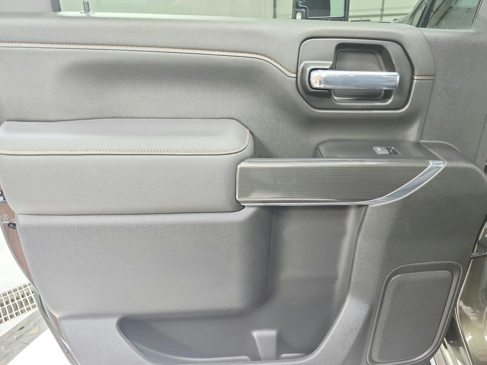 Used 2022  GMC AT4 image 43