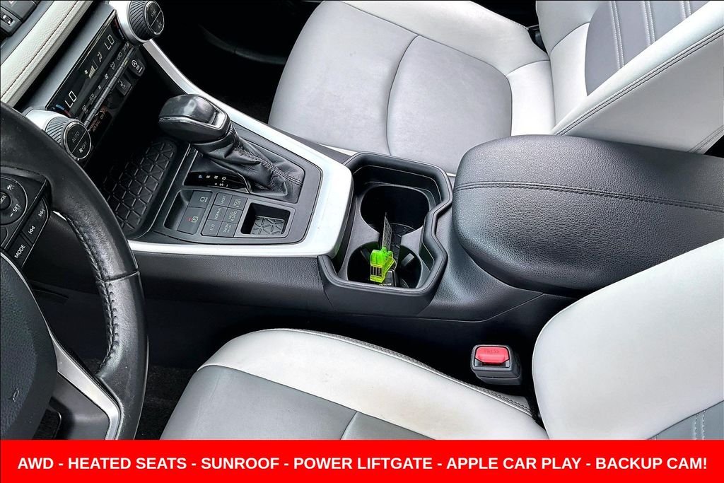 Used 2020 Gray Toyota XLE Premium image 18