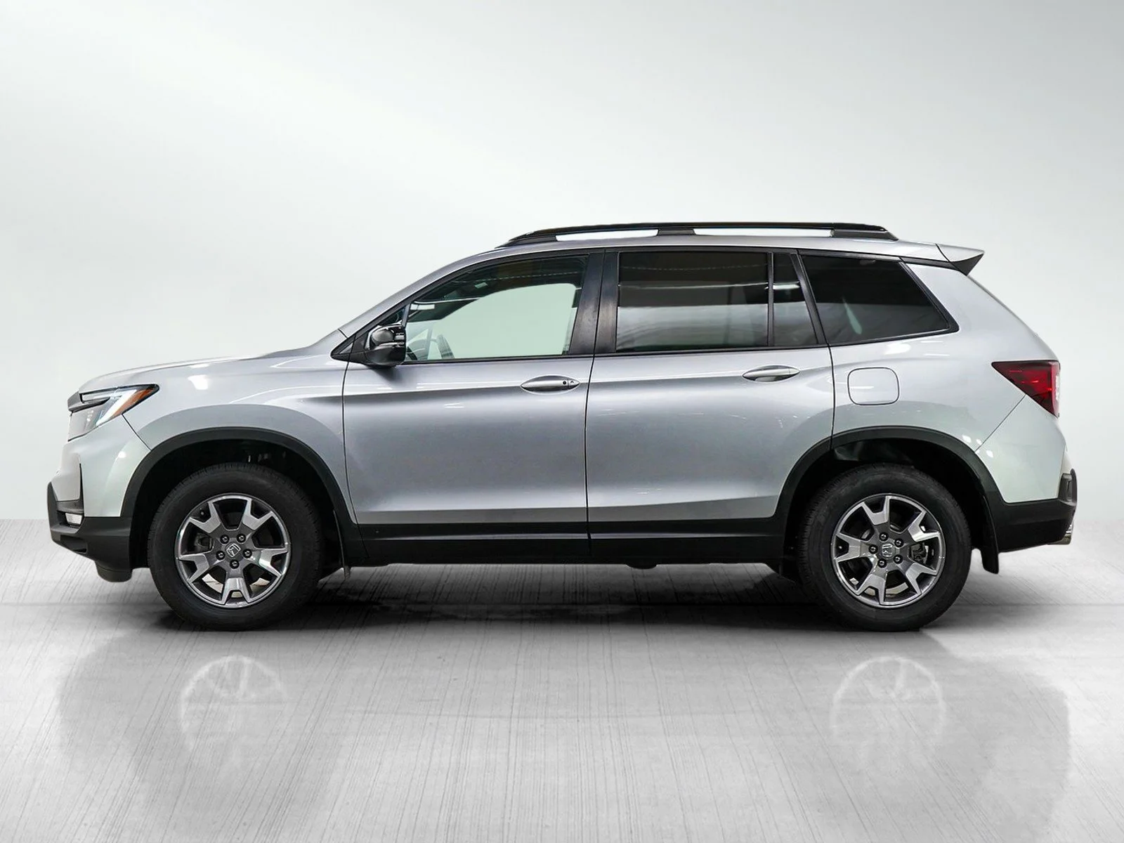 Used 2022 Silver Honda 4D TRAILSPORT AWD image 2