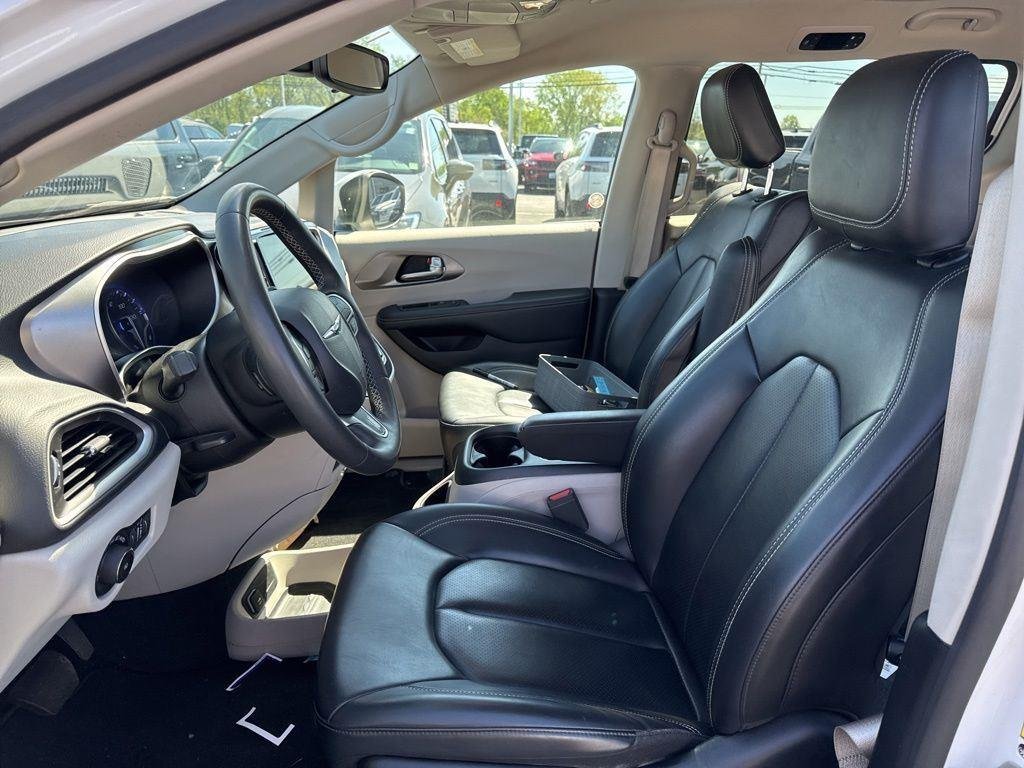 Used 2023 Bright White Clearcoat Chrysler Touring L image 2