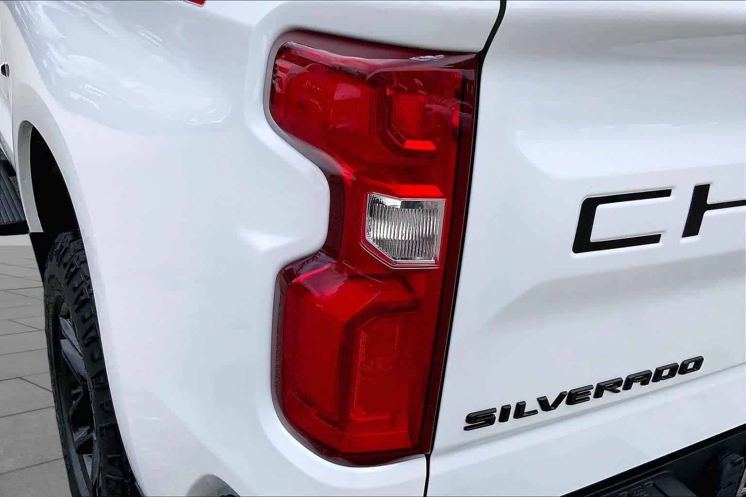Used 2021 Summit White Chevrolet LT Trail Boss image 28