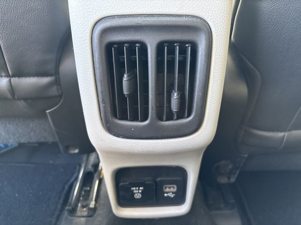 Used 2019 Black Jeep Latitude image 6