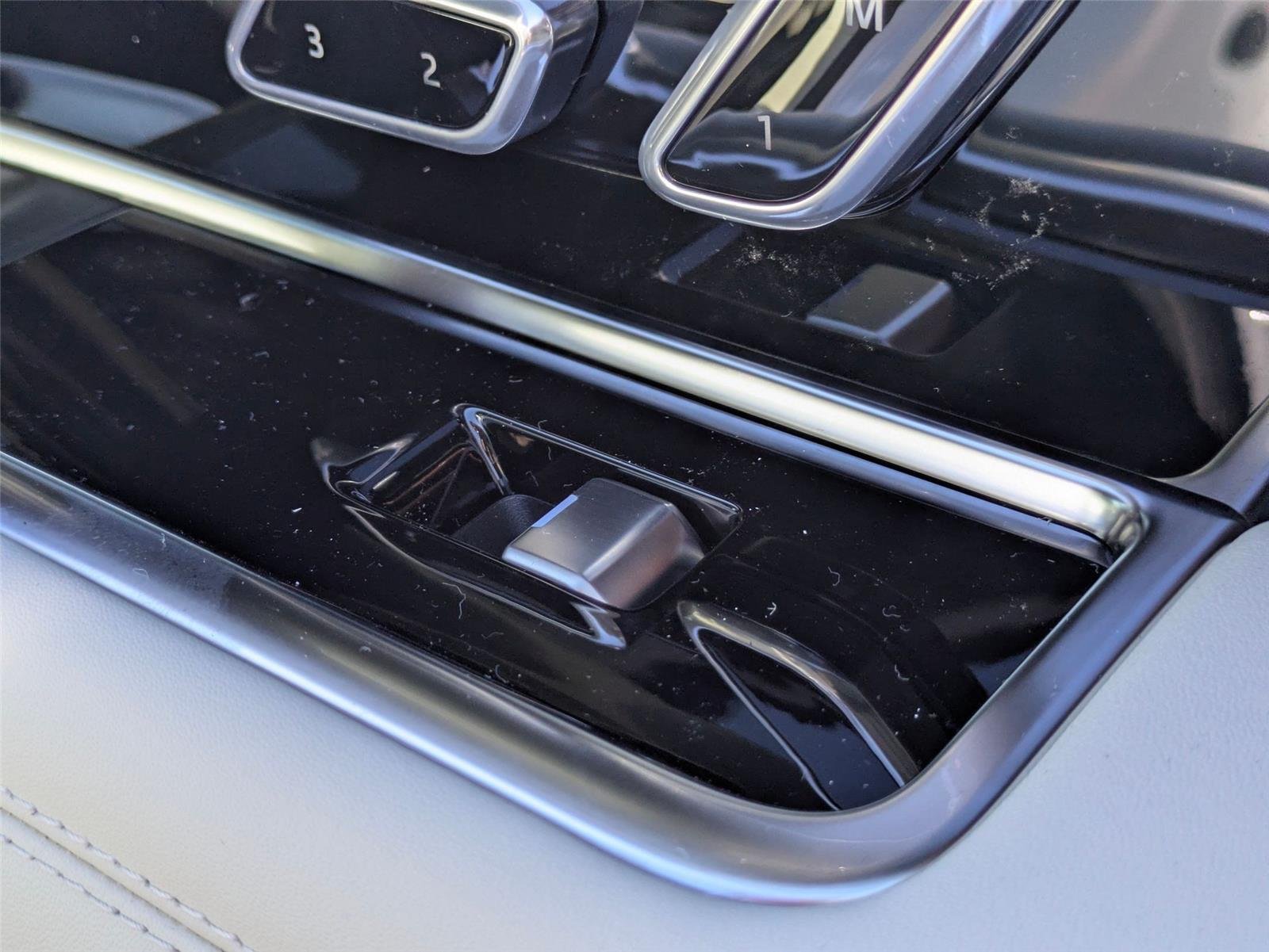 New 2026 Ostuni Pearl White Land Rover Autobiography image 34