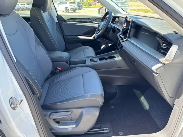 New 2026 Pure White Volkswagen 2.0T SE image 23