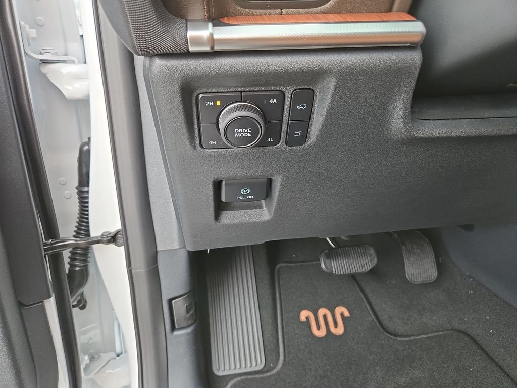 Used 2026 Oxford White Clearcoat Ford King Ranch image 18