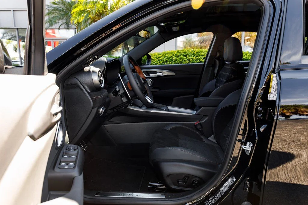 New 2025 Black Alfa Romeo Intensa image 22