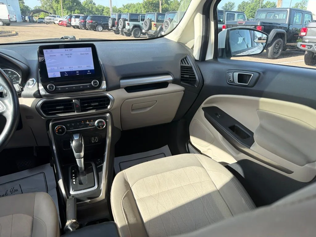 Used 2020 White Ford SE image 18