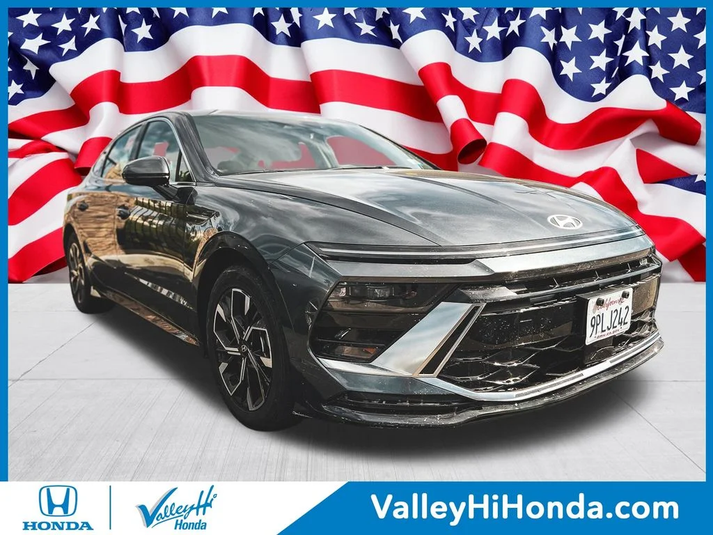 Used 2025 Gray Hyundai SEL image 1