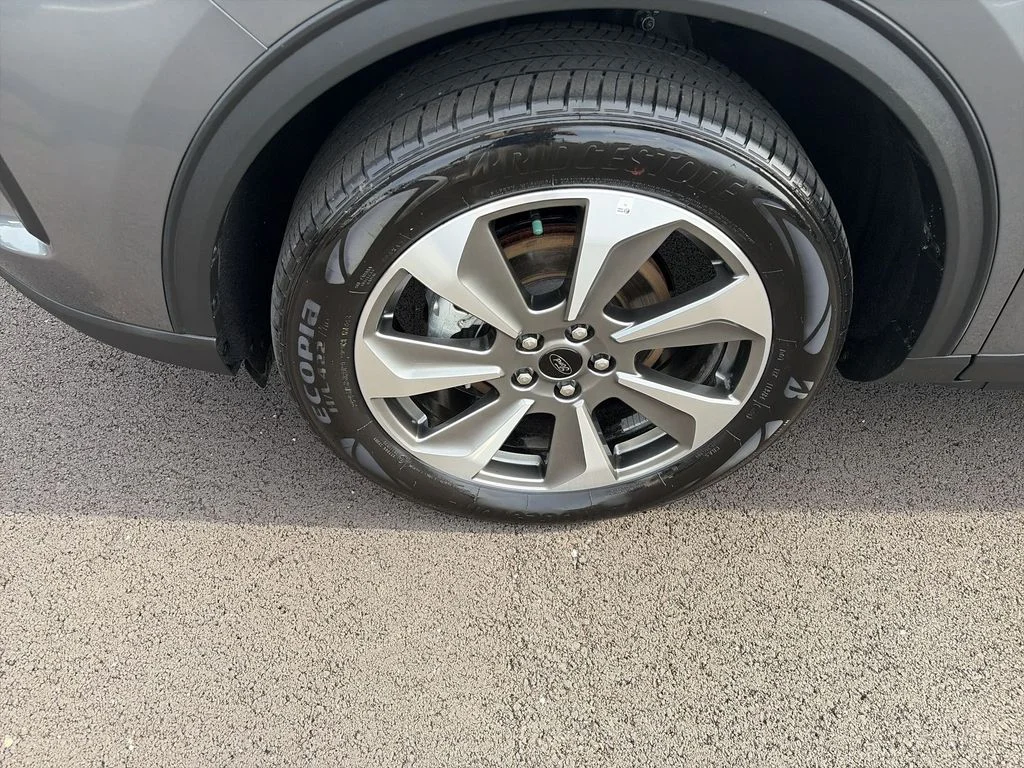 Used 2025  Ford Platinum image 10