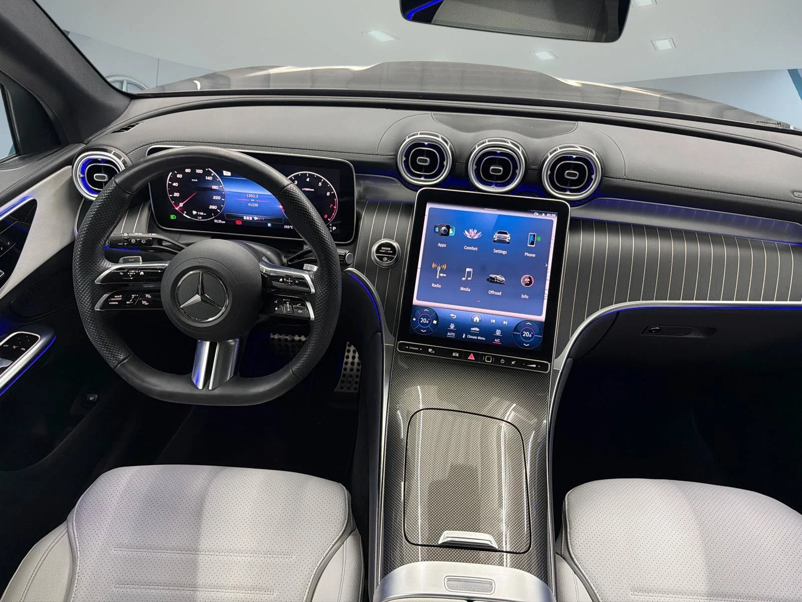 Used 2023 Grey Mercedes-Benz GLC 300 image 25