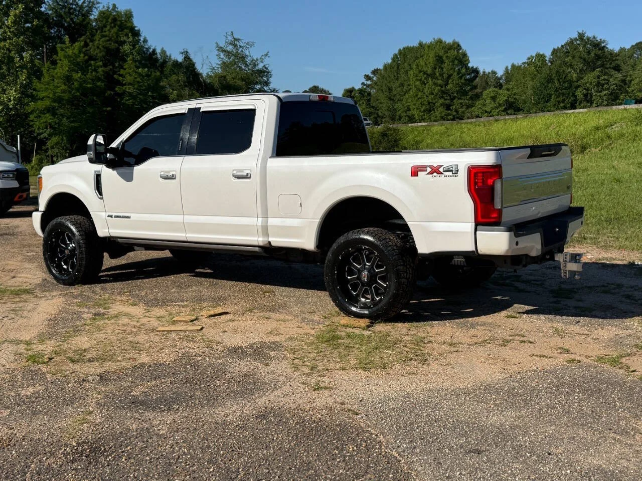 Used 2018 Off White Ford Limited 4x4 4dr Crew Cab 6.8 ft. SB SRW Pickup image 3