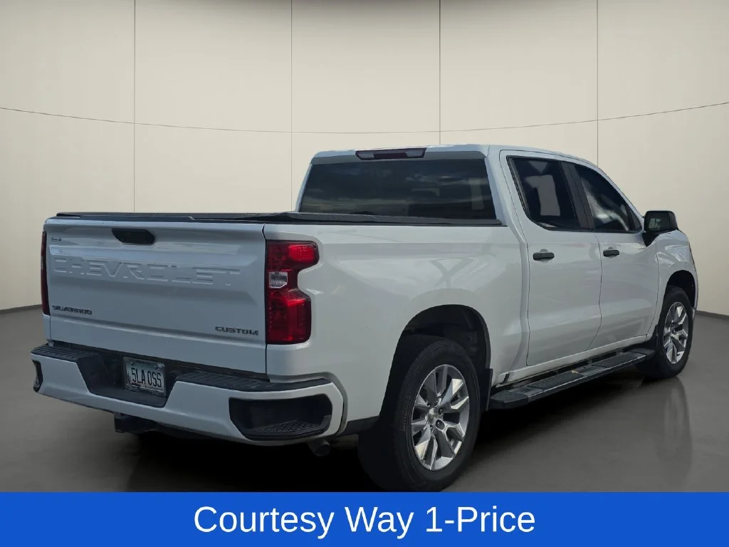 Used 2024 White Chevrolet Custom image 9