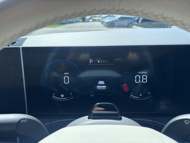 Used 2024 Black Hyundai SEL image 17