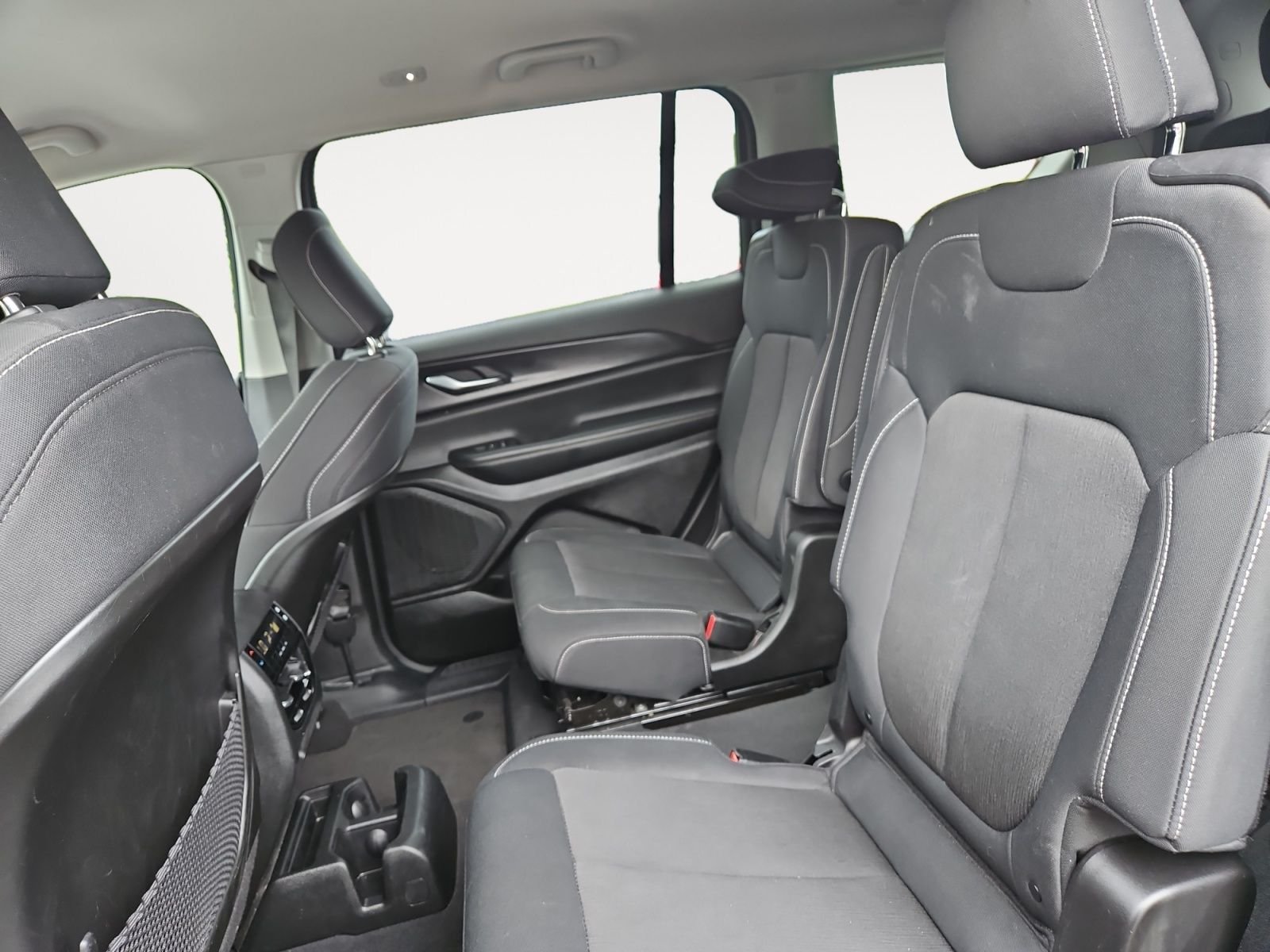Used 2023 Gray Jeep Laredo image 13