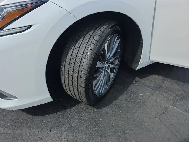 Used 2019 White Pearl Lexus 350 Luxury image 33
