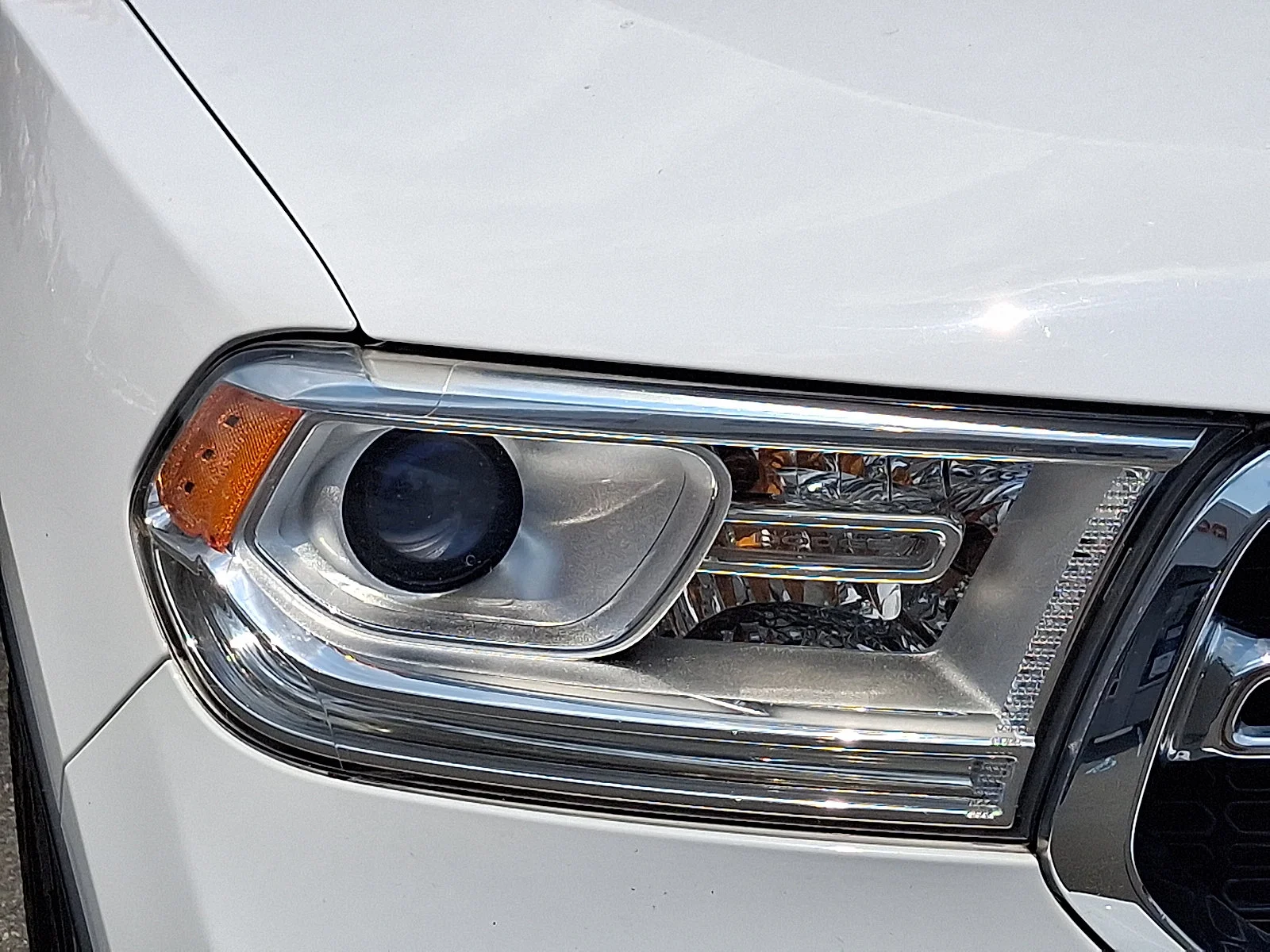 Used 2019 White Knuckle Clearcoat Dodge SXT image 10