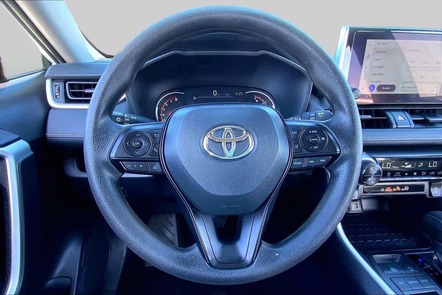 Used 2025 Ice Cap Toyota XLE image 6