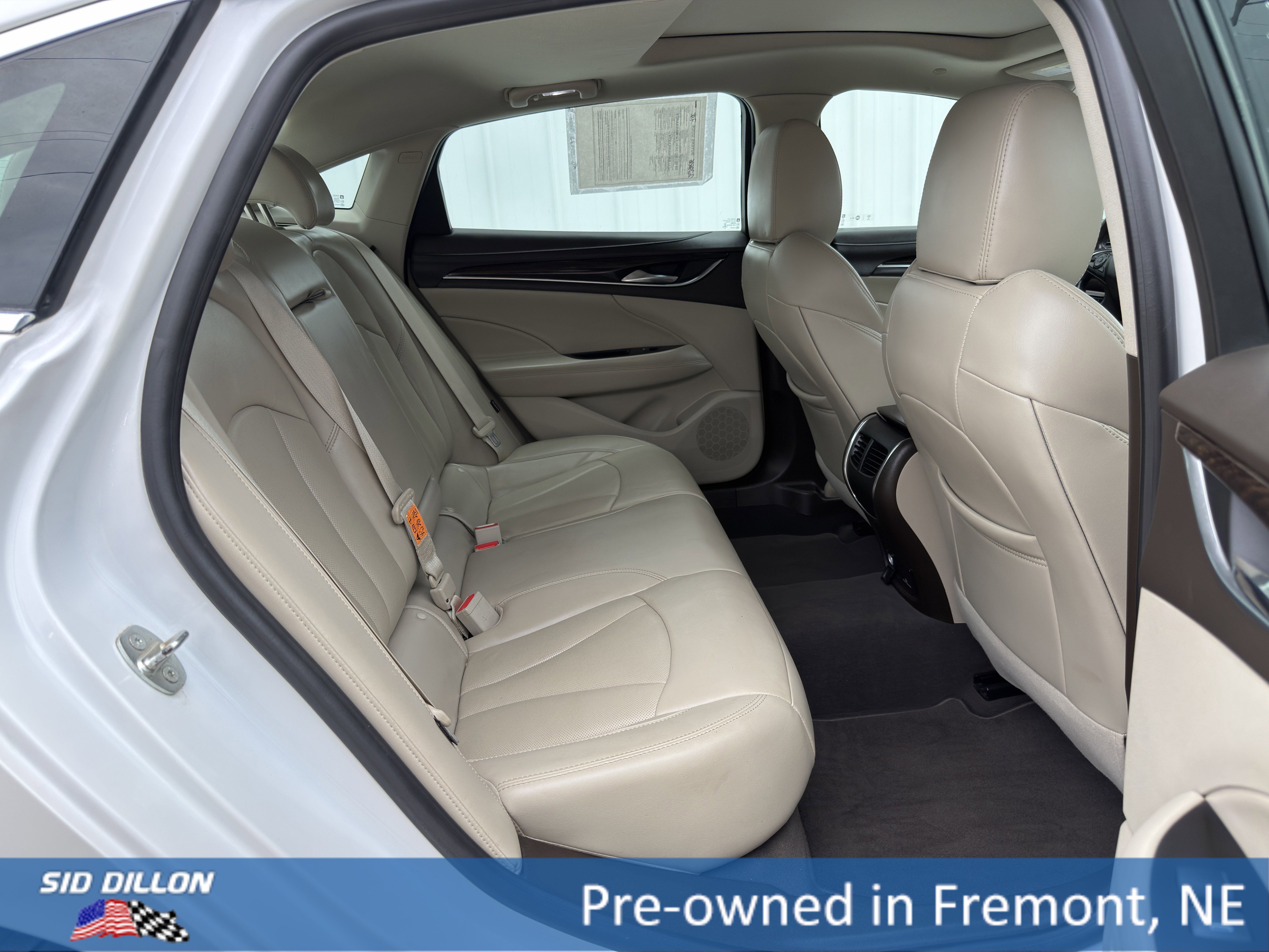 Used 2017 White Frost Tricoat Buick Premium image 17