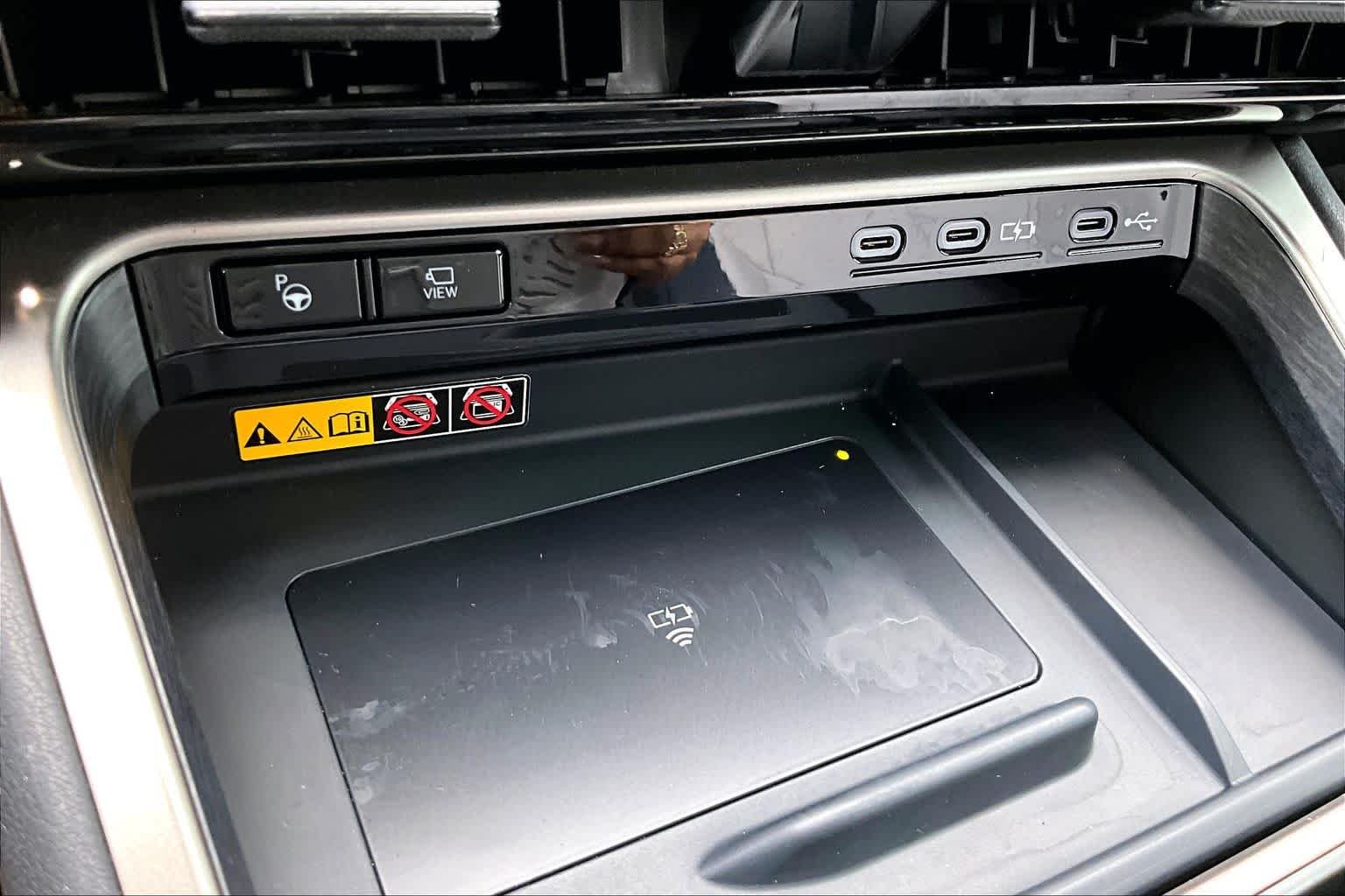 Used 2026 Wind Chill Pearl Lexus F SPORT Handling image 33