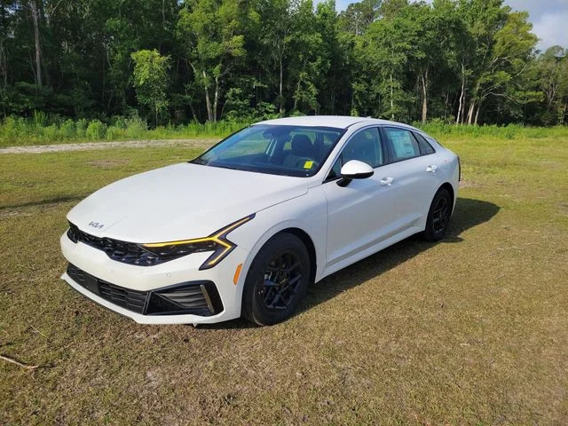 New 2026 Snow White Pearl Kia LXS FWD image 4