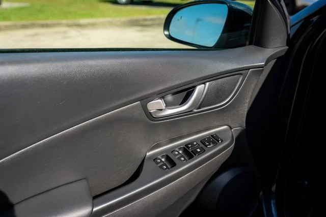 Used 2022 Thunder Gray Hyundai Limited image 30