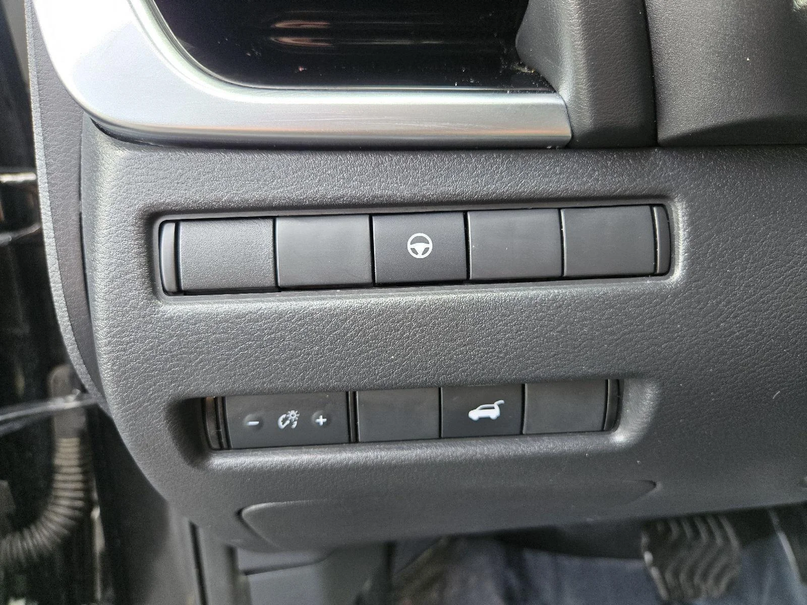 Used 2022 Super Black Nissan SL image 16