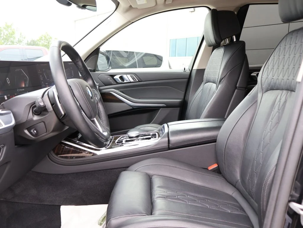 Used 2025 Black BMW xDrive40i image 24