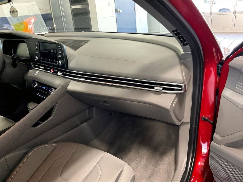 Used 2025 Red Hyundai SEL Sport image 13