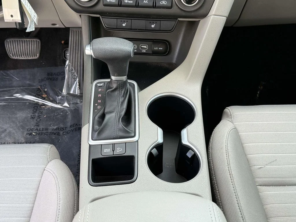 Used 2017 Silver Kia LX image 20
