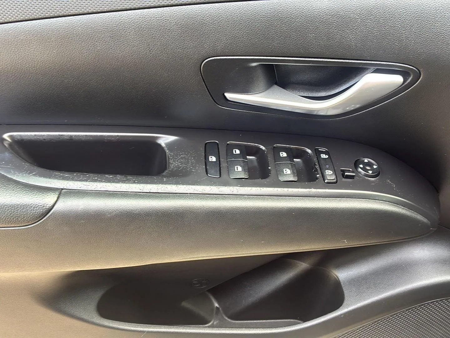 Used 2022 Phantom Black Hyundai SEL image 28