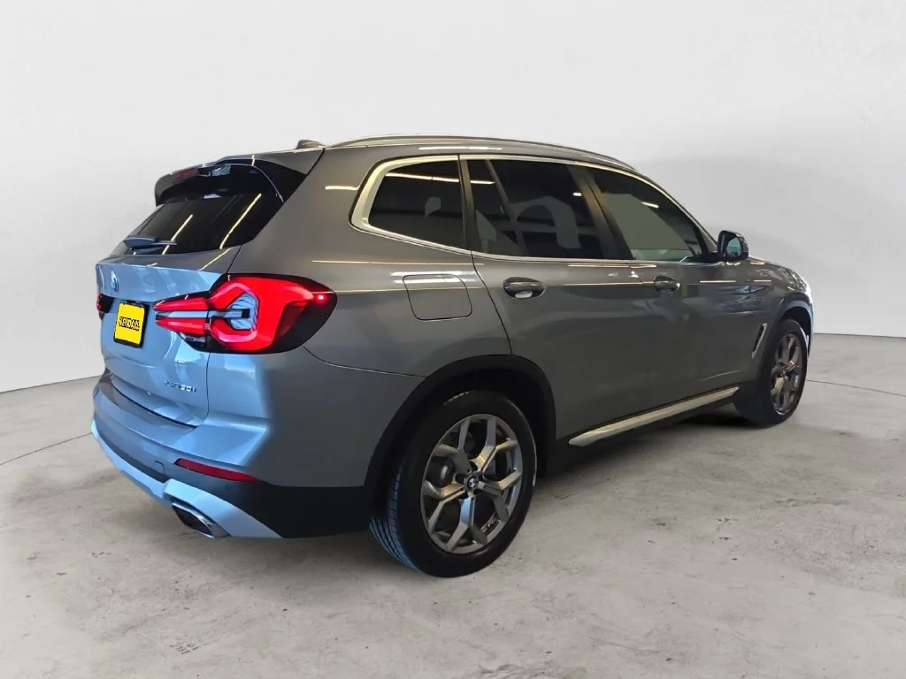 Used 2023 Gray BMW xDrive30i image 8