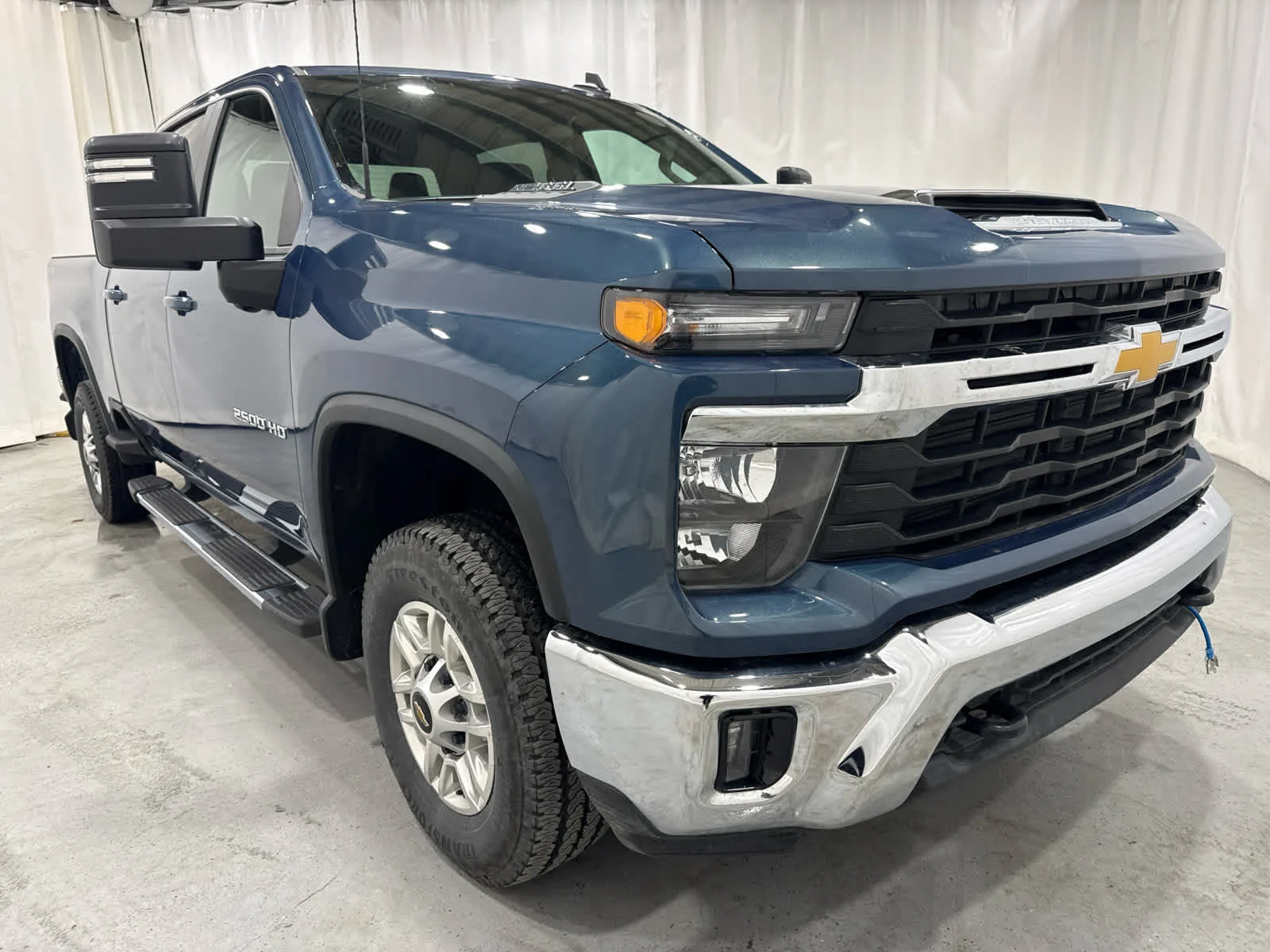 Used 2026 Lakeshore Blue Metallic Chevrolet LT image 7