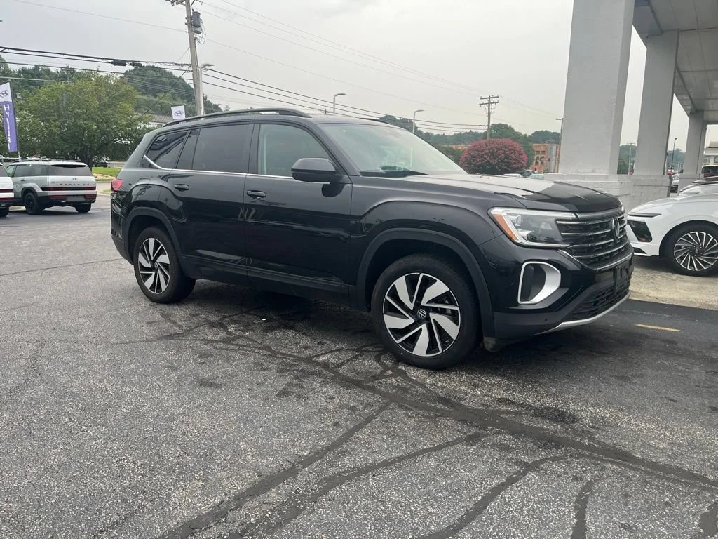 Used 2024 Black. Volkswagen 2.0T SE w/Technology image 1