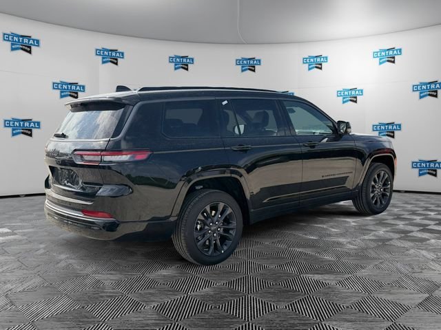 New 2026 Diamond Black Crystal Pearl-Coat Exterior Paint Jeep Limited image 5