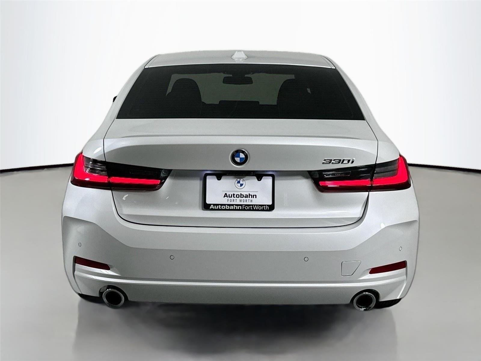 2025 BMW 3 Series 330i - Photo 9