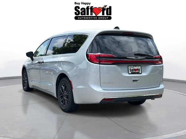 Used 2024 Silver Chrysler Touring L image 5