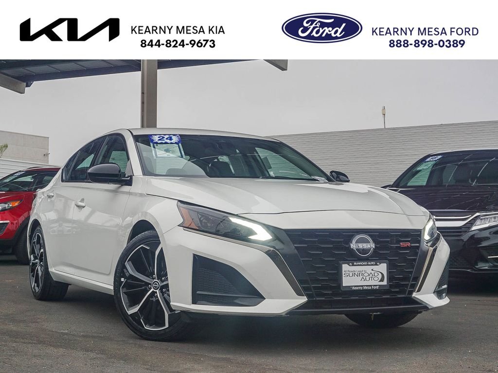 Used 2024 Glacier White Nissan 2.5 SR image 1