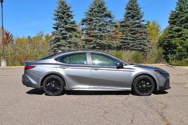 Used 2026  Toyota SE image 2