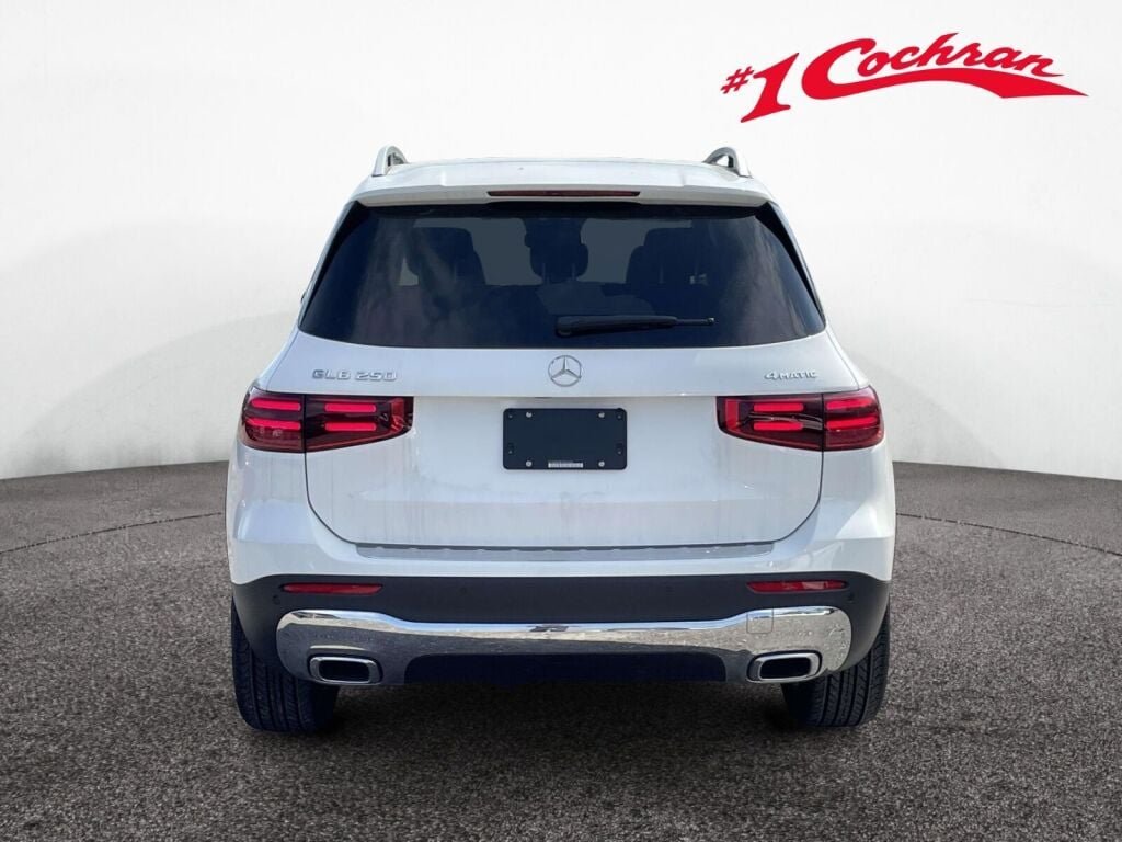 New 2026 Polar White Mercedes-Benz GLB 250 image 4