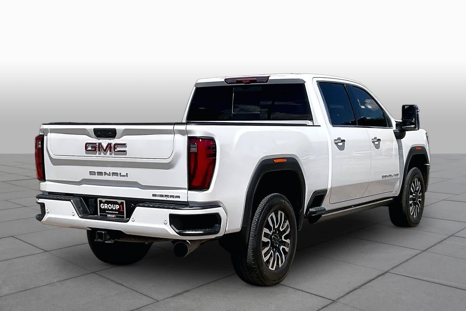 Used 2024 White Frost Tricoat GMC Denali Ultimate image 12