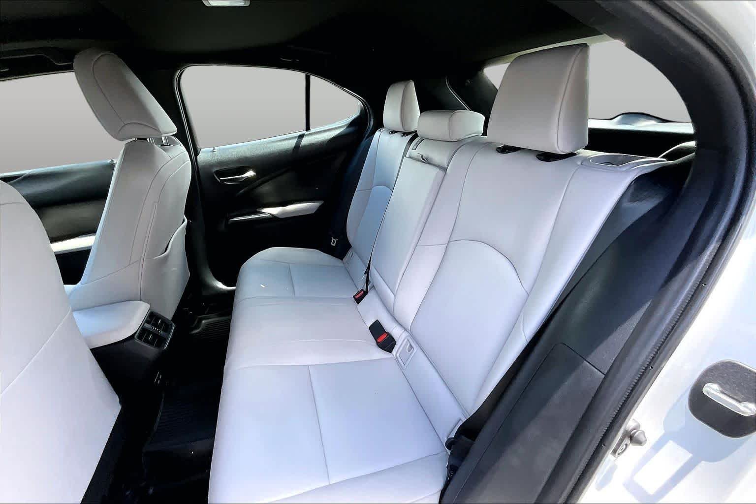 Used 2024 Eminent White Pearl Lexus Premium image 21