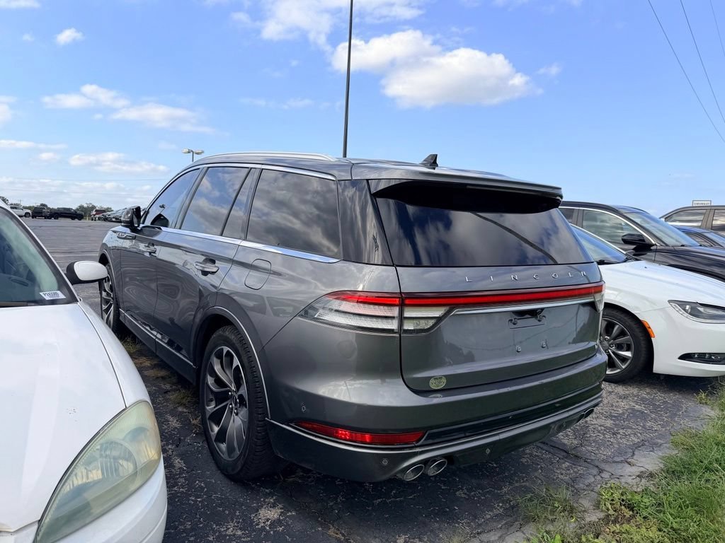 Used 2021  Lincoln Grand Touring image 4