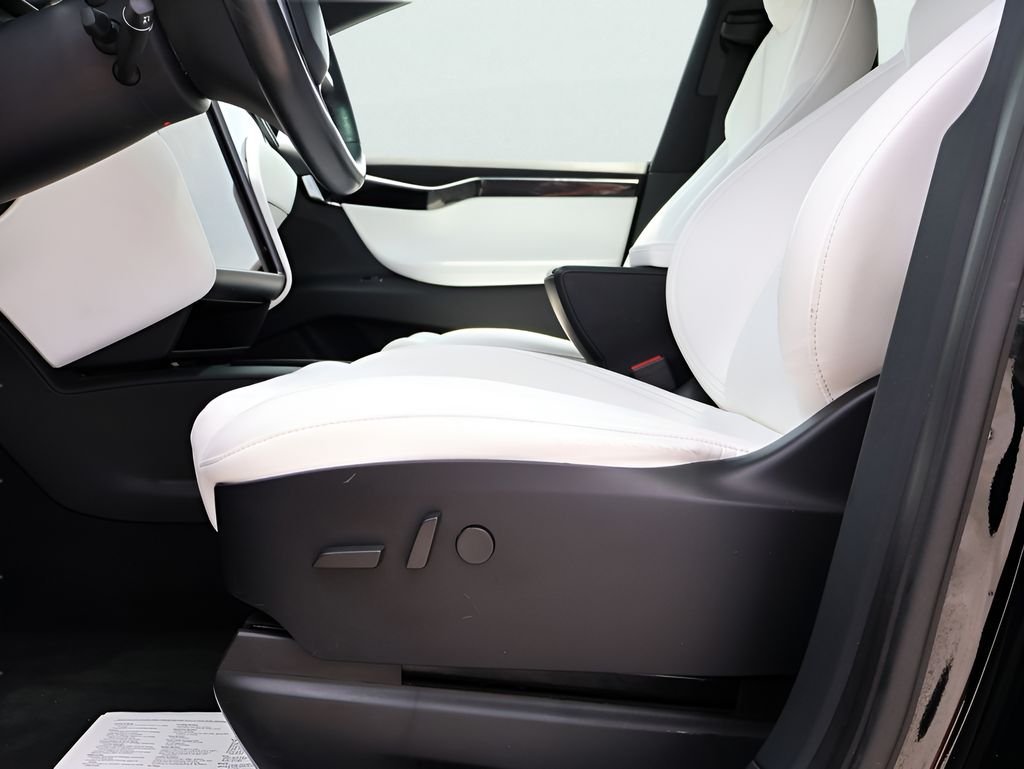 Used 2020 Solid Black Tesla Long Range image 34